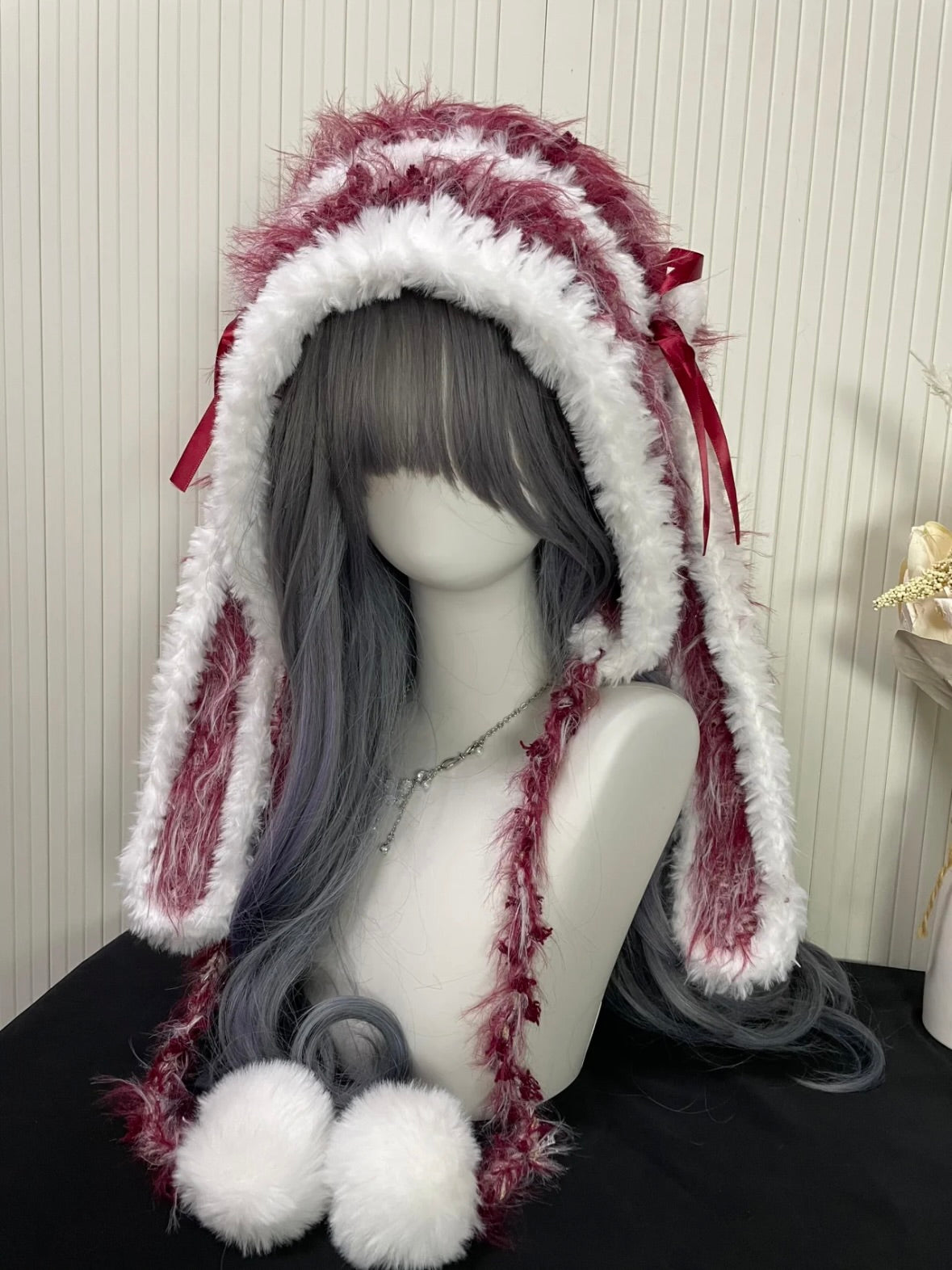 Rot-weiße Hasenohren-Kapuze, Kawaii Plüsch Hasenmütze, Einheitsgröße, Gemütliches Winteraccessoire