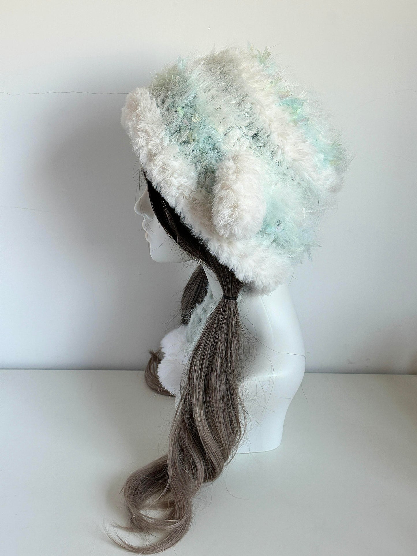 Babyblaue Lamm-Ohren-Mütze – Handgestrickte flauschige Mütze