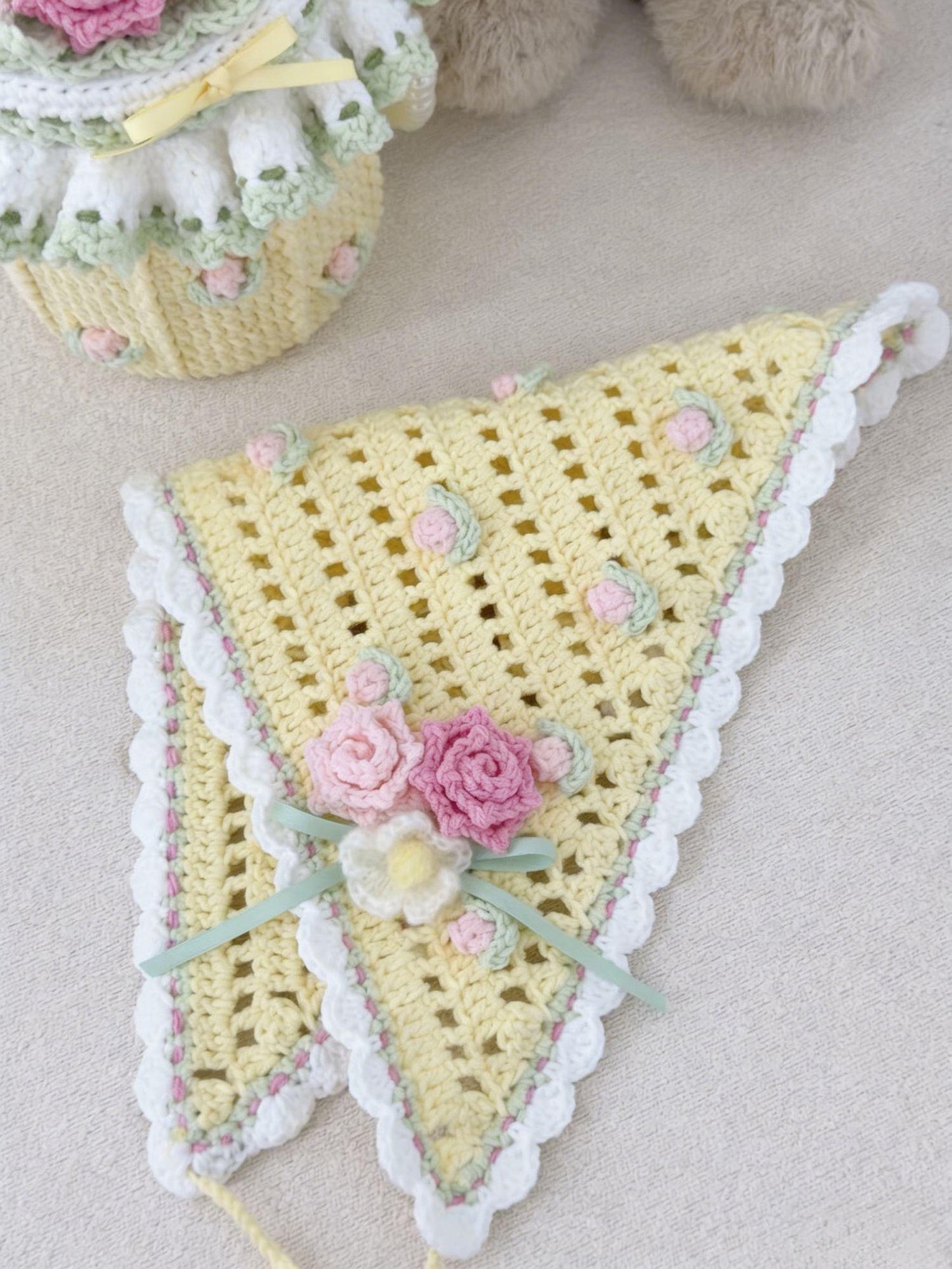 Foulard triangle au crochet rose fait main – Bandana en coton de lait pour cheveux