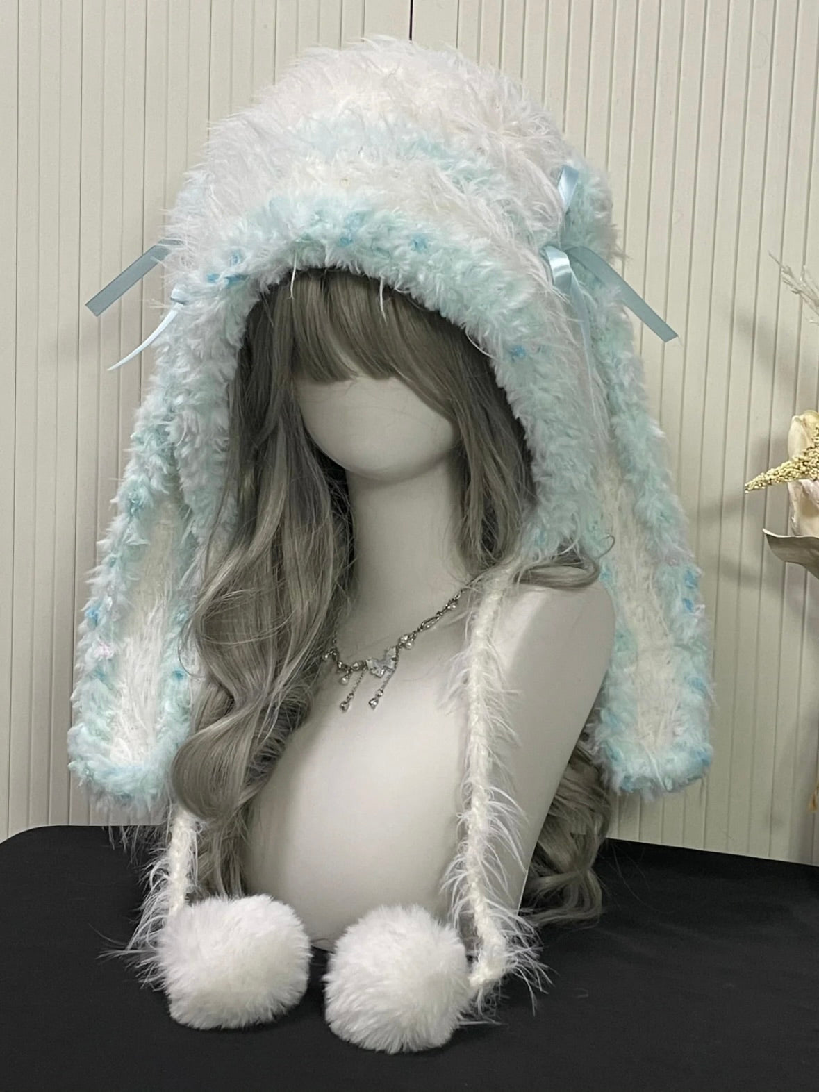 Capuche Lapin Blanche et Verte, Chapeau Lapin en Peluche Kawaii, Taille Unique, Accessoire d'Hiver Douillet