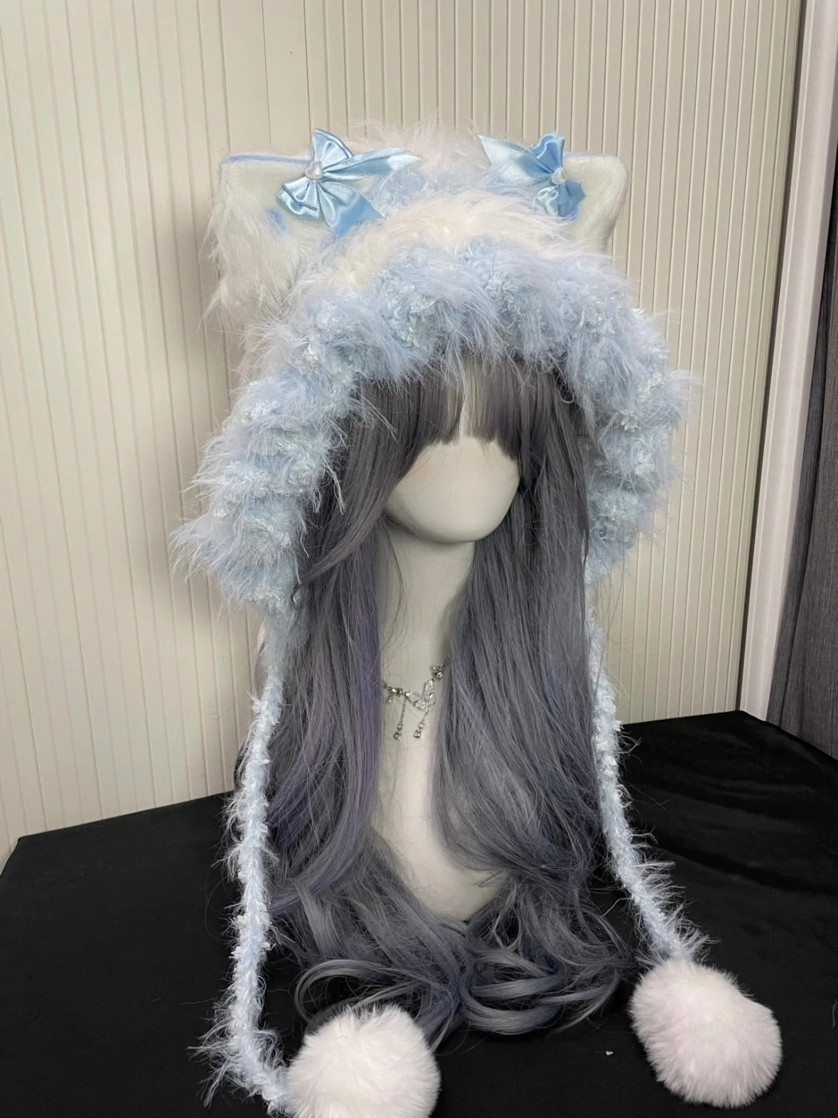 Kawaii Blaue Katzenohren Fellkapuze | Flauschige Pastell Wintermütze mit Pompons | Soft Girl Lolita