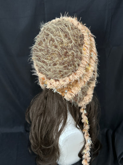 Capuche douillette moelleuse avec tresses – Bonnet fait main beige caramel, Chapeau hivernal en fausse fourrure Kawaii