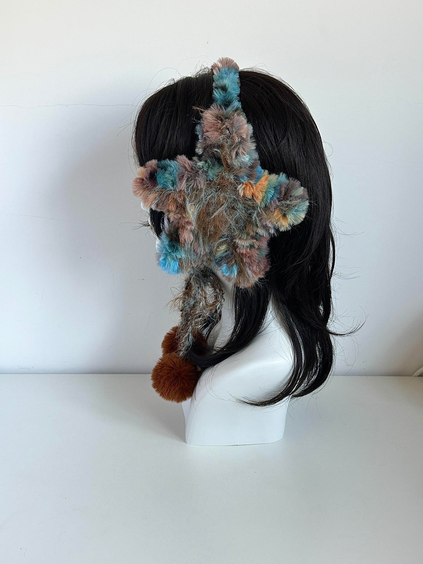 Handgemachte blau-braune Stern-Ohrenschützer, gehäkelte Plüsch-Ohrenwärmer im Vintage-Stil