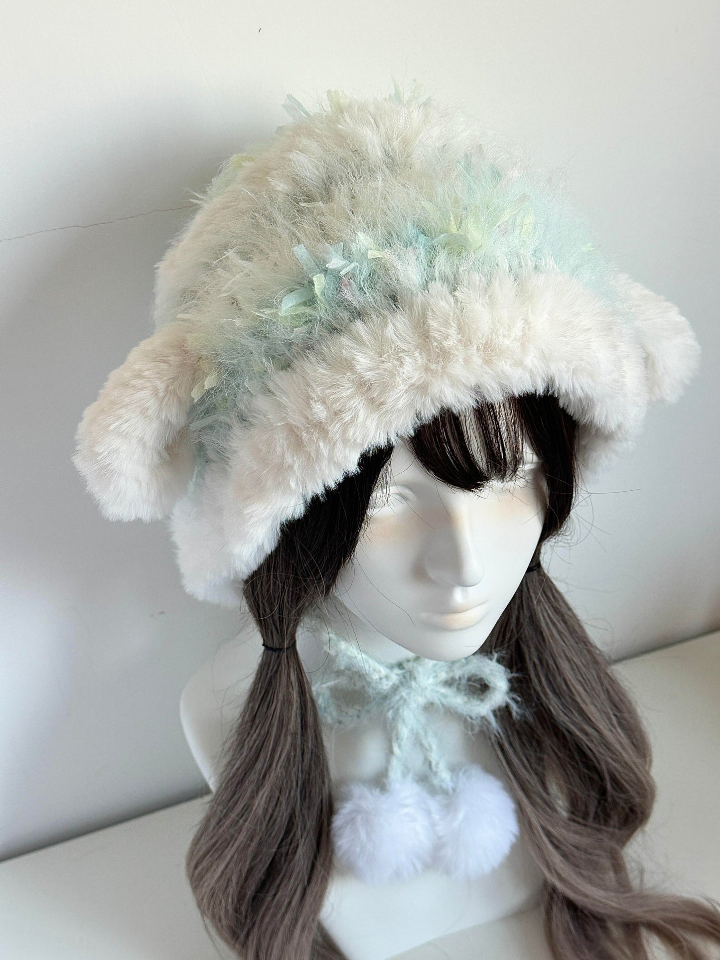 Babyblaue Lamm-Ohren-Mütze – Handgestrickte flauschige Mütze