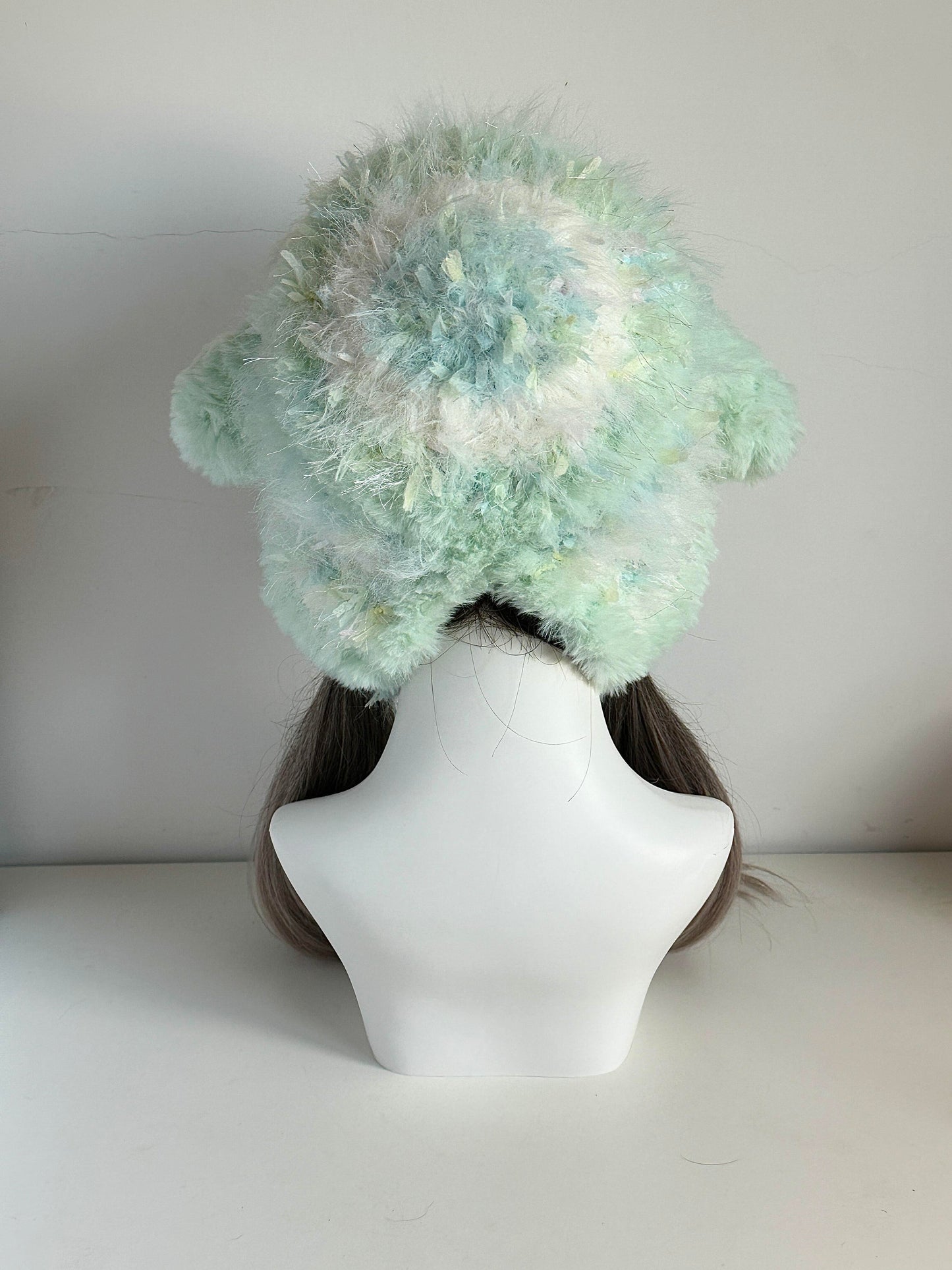 Limettengrüne Lamm-Ohrenmütze – Handgemachte flauschige Wintermütze