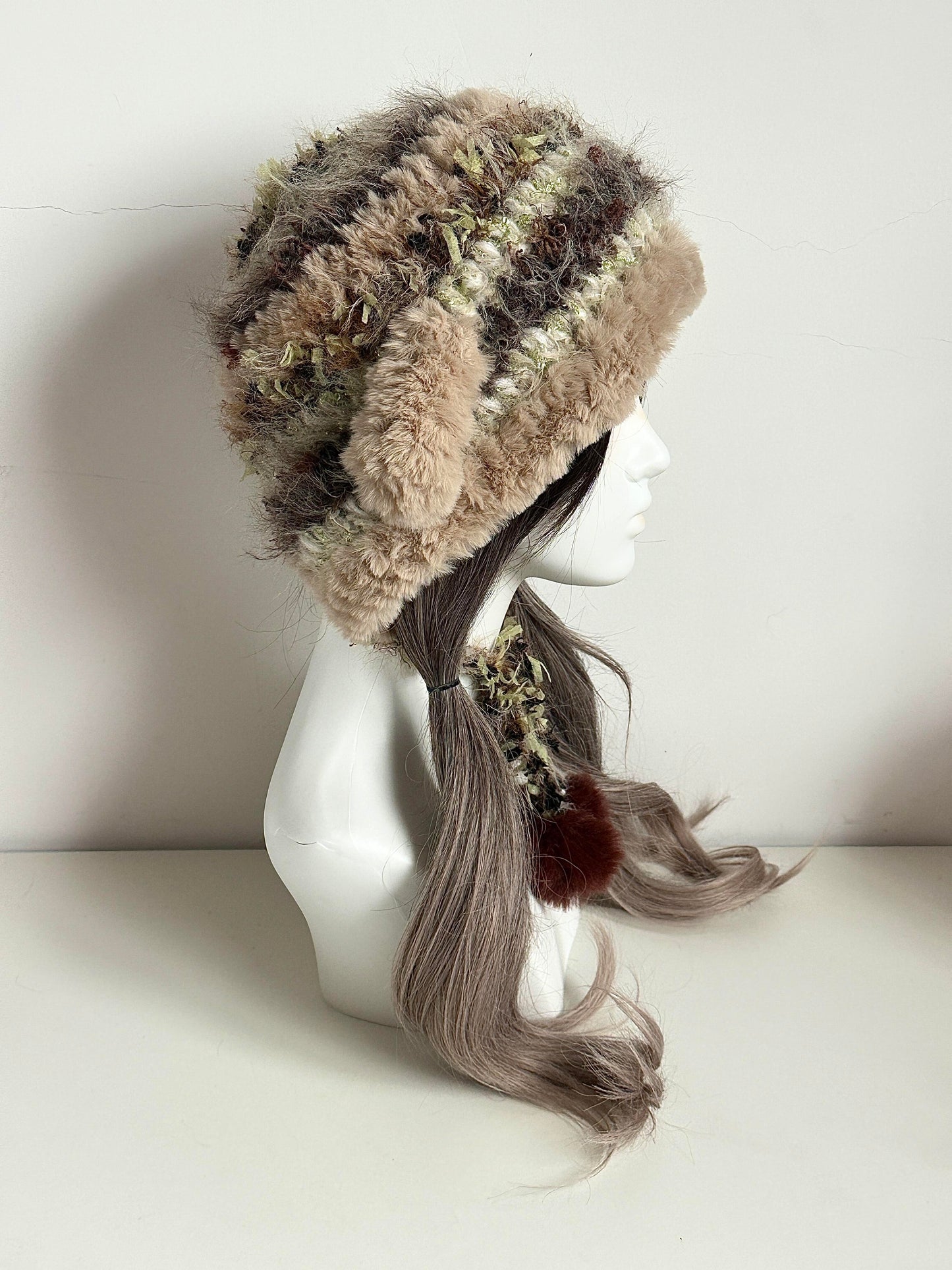Forest Lamb Eared Beanie – Handgestrickte flauschige Mütze