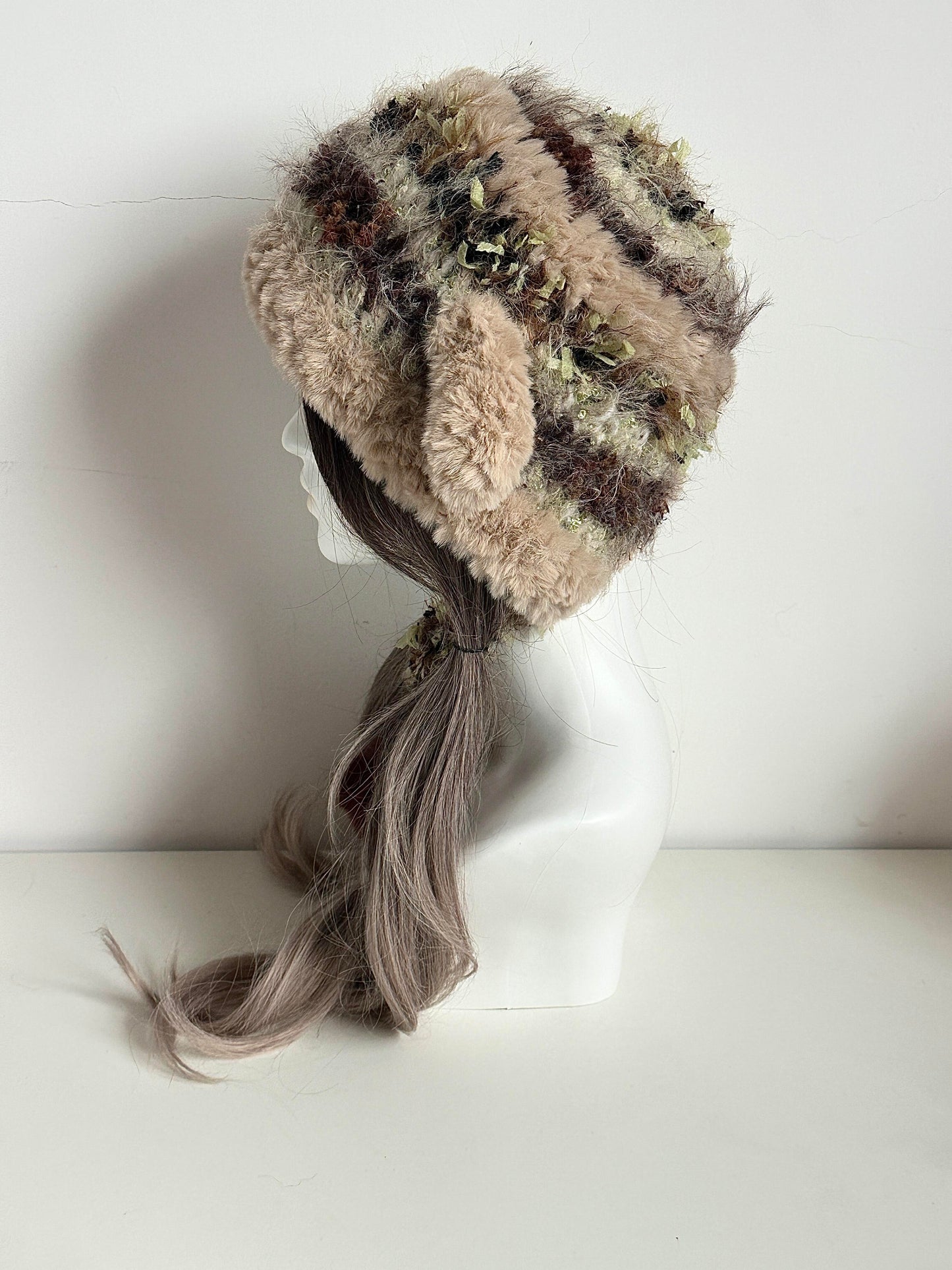 Forest Lamb Eared Beanie – Handgestrickte flauschige Mütze
