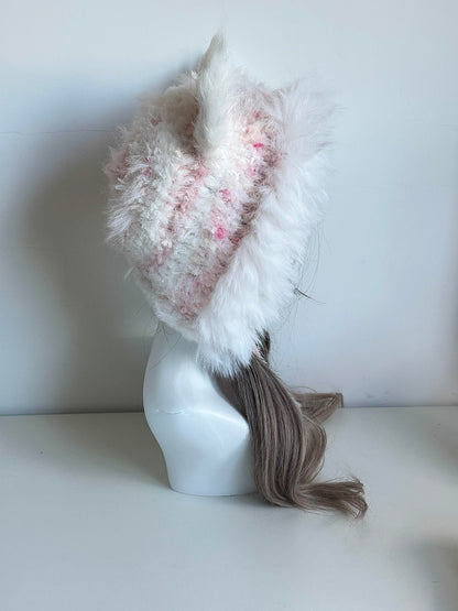 Kapuze mit Fuchsohren in Pink Mist, handgefertigte Häkel-Fuchskapuze, weiche Pastell Tier Wintermütze