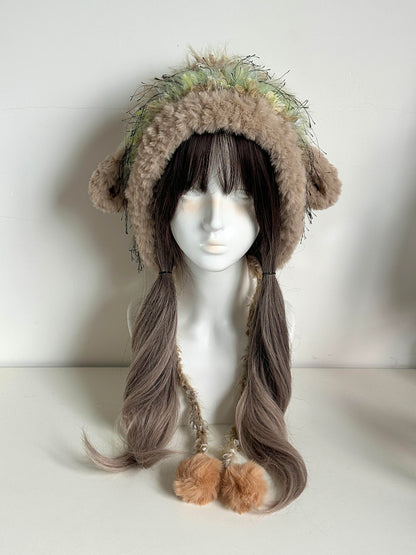 Beanie mit Lammfellohren und Ästen – Handgestrickte Mütze in Erdtönen