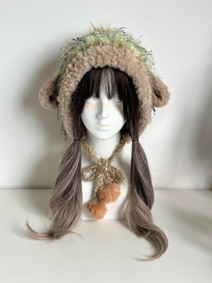 Beanie mit Lammfellohren und Ästen – Handgestrickte Mütze in Erdtönen