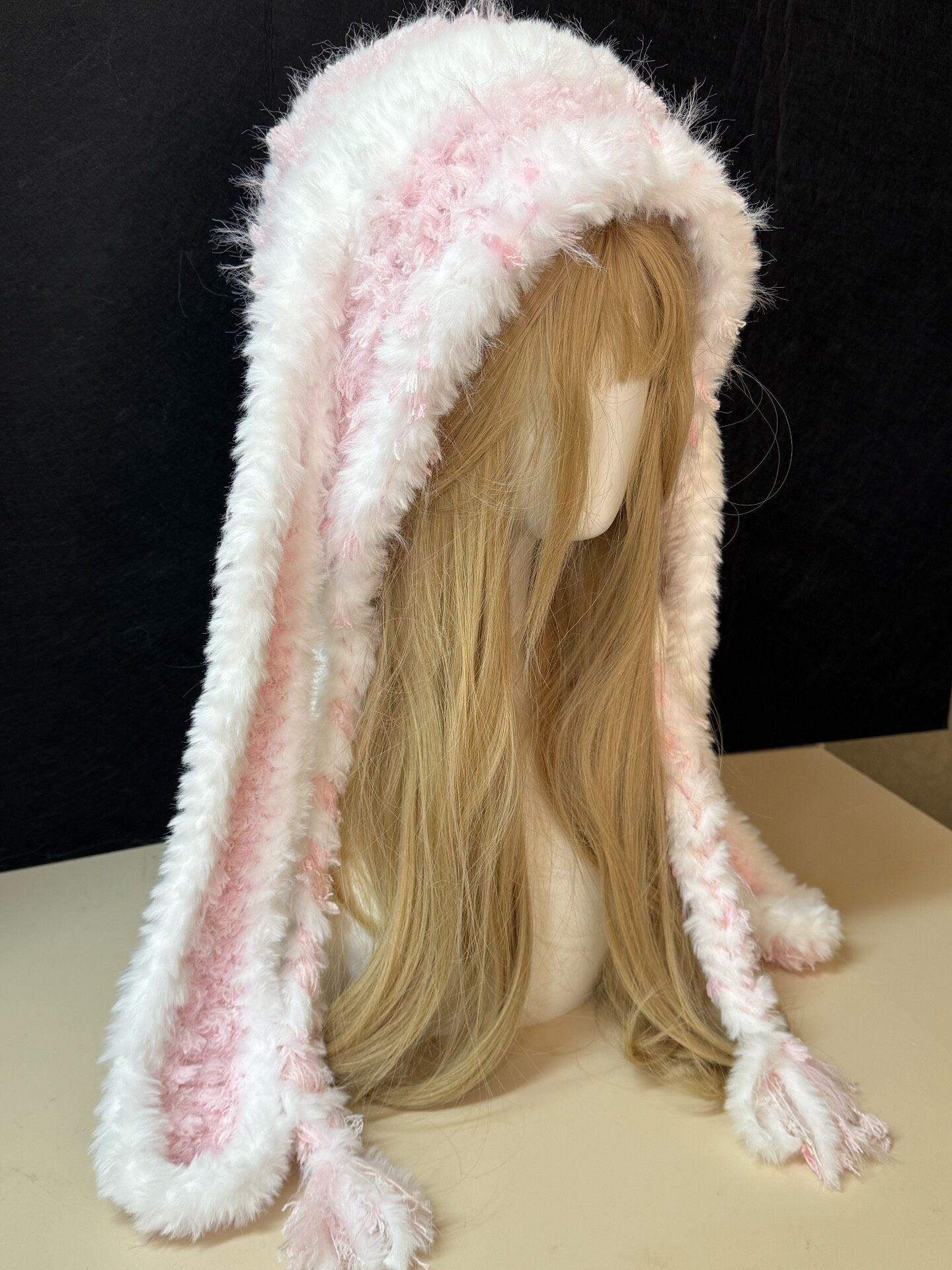 Blau-weiße Hasenohrenkapuze, Kawaii-Kaninchen-Wintermütze, weicher handgemachter Pelzkapuzenschal
