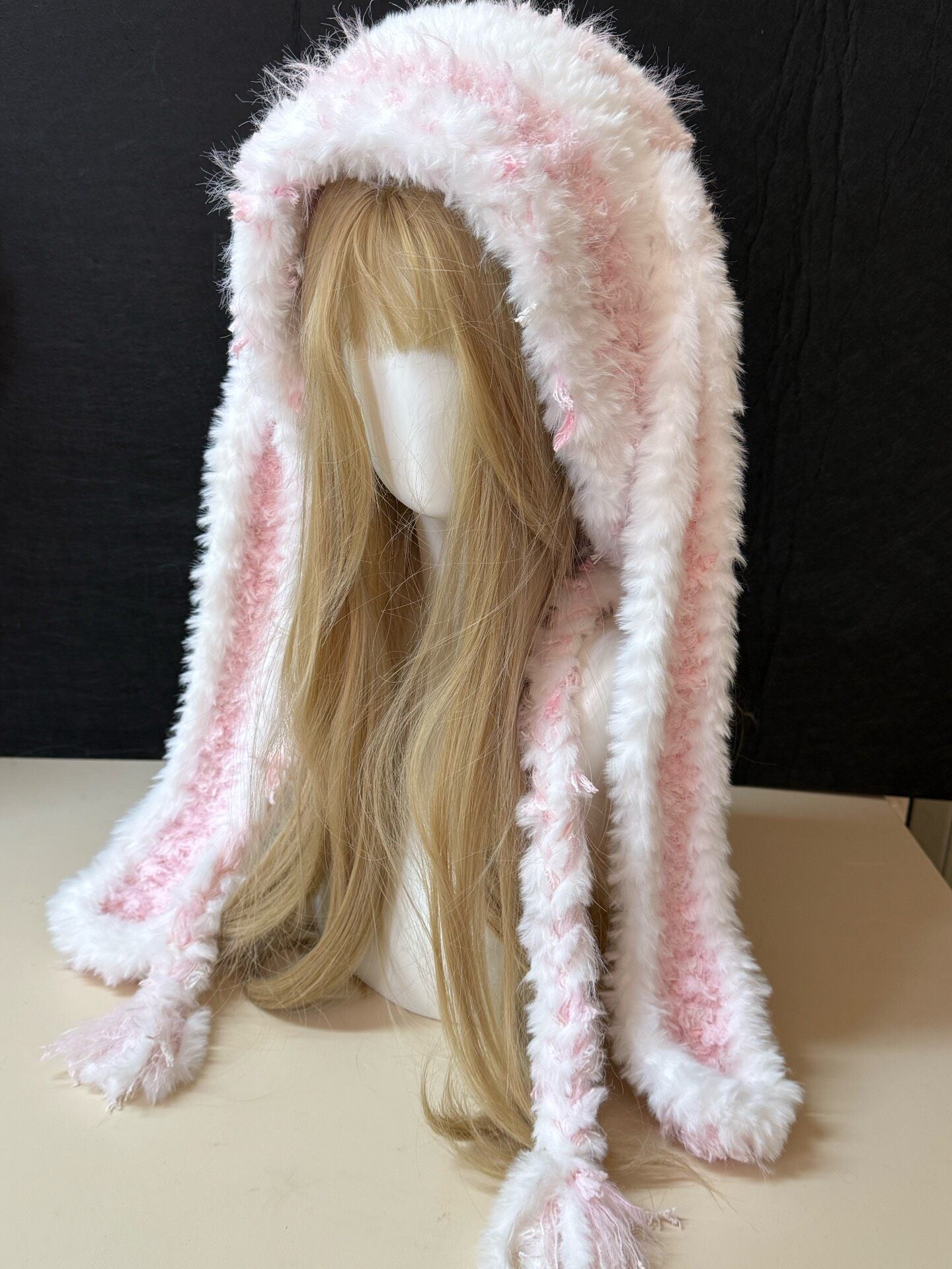 Blau-weiße Hasenohrenkapuze, Kawaii-Kaninchen-Wintermütze, weicher handgemachter Pelzkapuzenschal