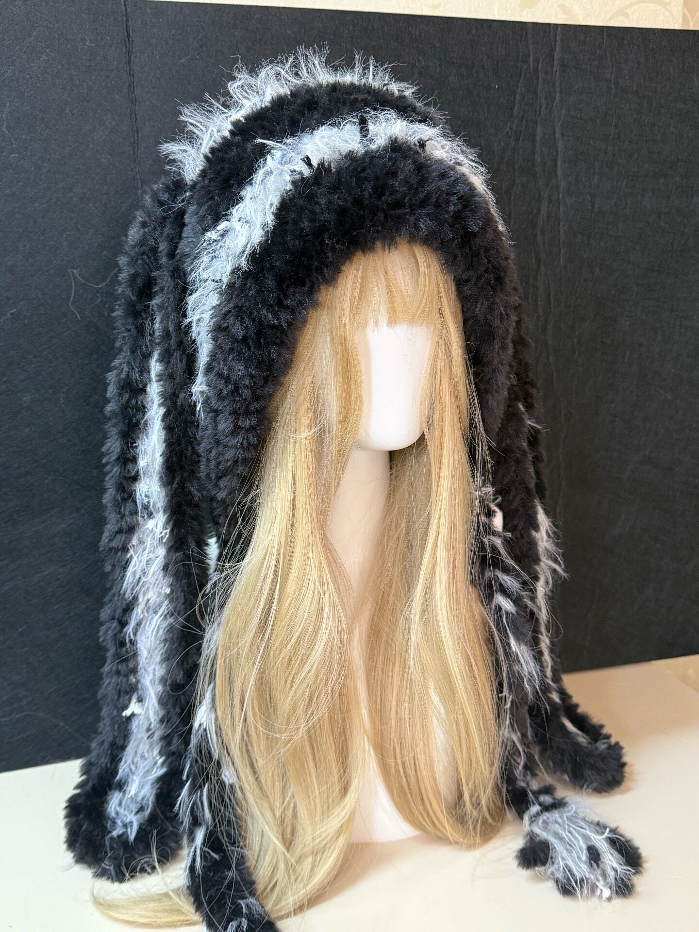 Capuche de lapin bleu et blanc, Chapeau d'hiver lapin kawaii, Écharpe-capuche en fausse fourrure douce faite main