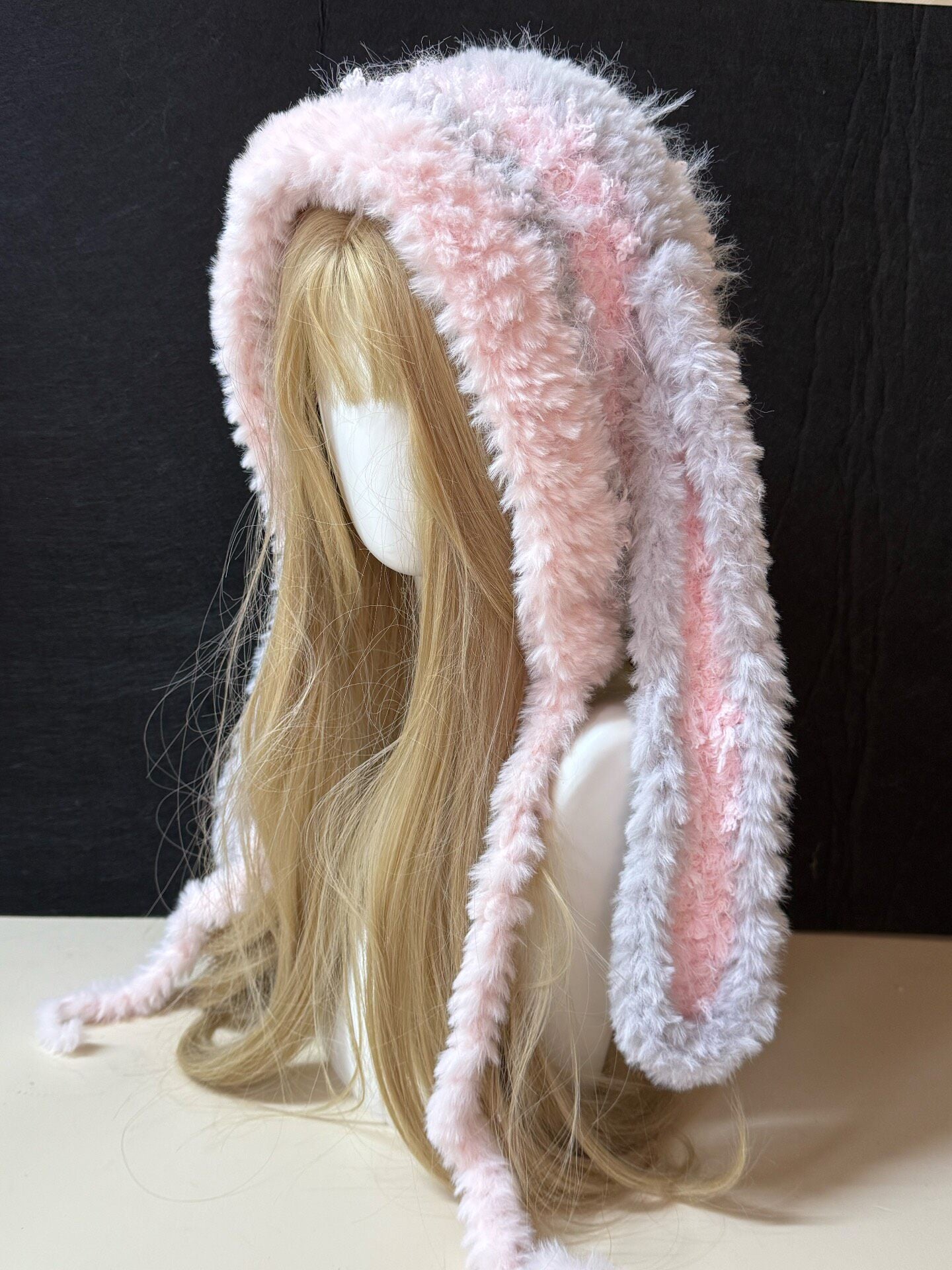 Capuche grise rose à oreilles de lapin, Chapeau de lapin mignon Kawaii, Cagoule écharpe douce faite à la main en fausse fourrure pour l'hiver
