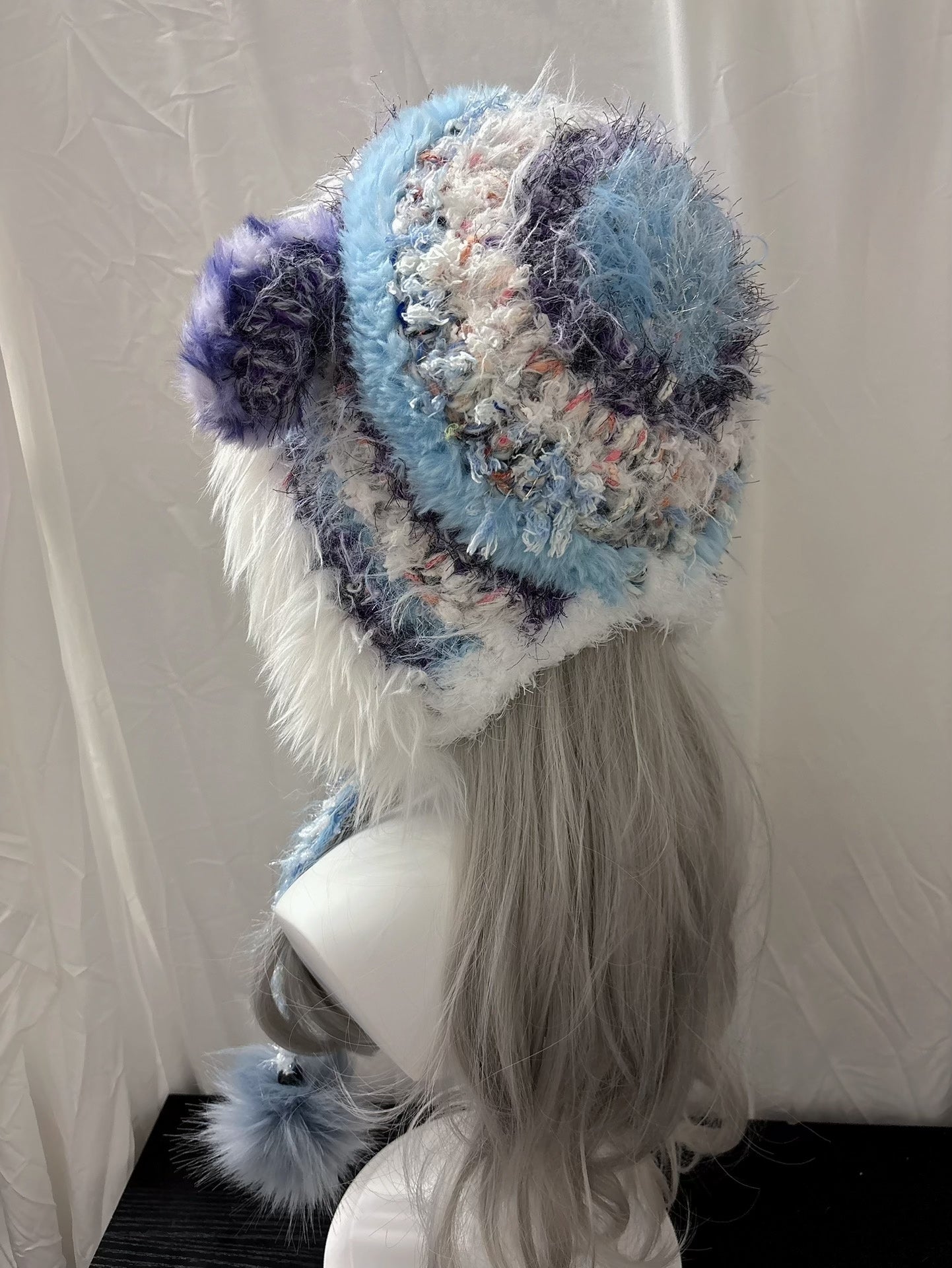 Blau Violette Lammfell-Kapuze mit Schal, Handgemachter Schaf-Kapuzenschal, Weiche Fantasie