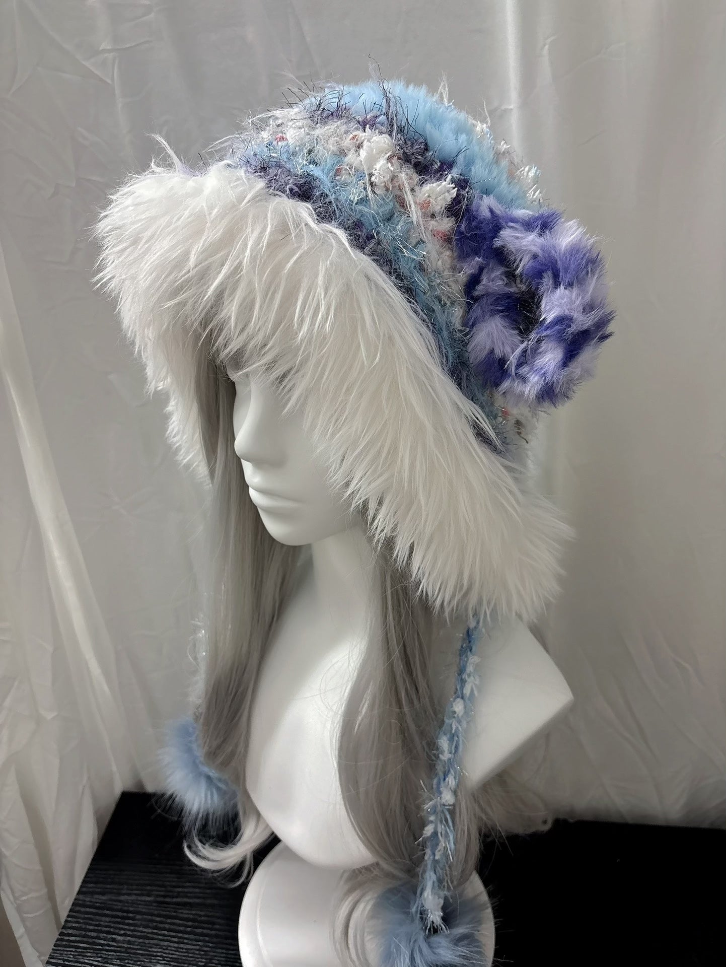Blau Violette Lammfell-Kapuze mit Schal, Handgemachter Schaf-Kapuzenschal, Weiche Fantasie