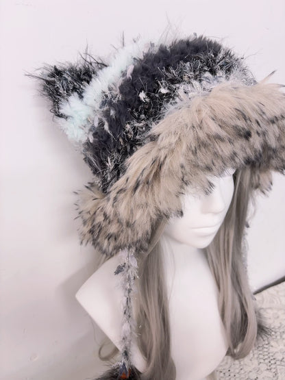 Schwarze graue Katzenohrenmütze, handgemachte gehäkelte Tiermütze, Gothic Kawaii Wintermütze