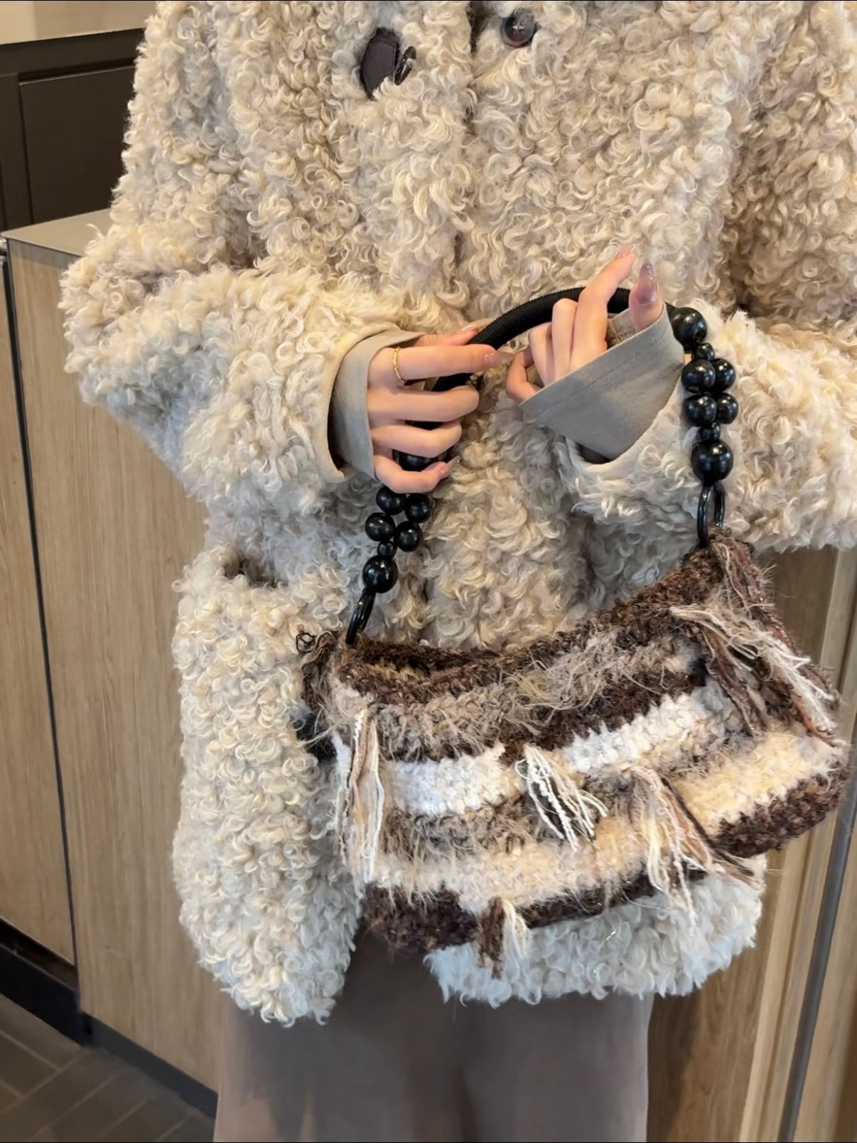 Handgemachte gehäkelte Tasche aus handgesponnenem Garn, handgefertigte Umhängetasche, gehäkelte Crossbody-Tasche