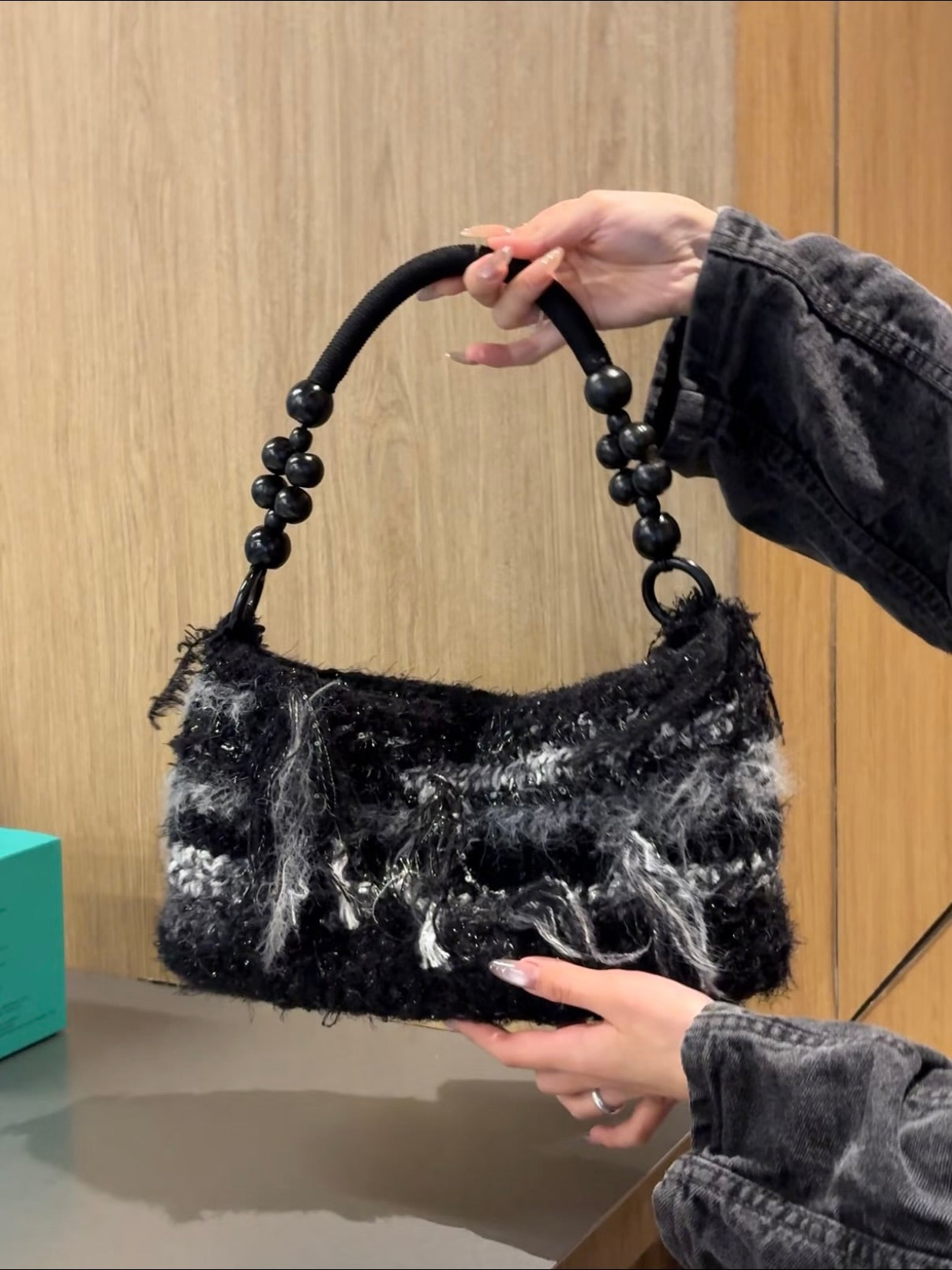 Handgemachte gehäkelte Tasche aus handgesponnenem Garn, handgefertigte Umhängetasche, gehäkelte Crossbody-Tasche